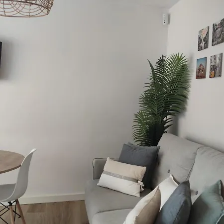Apartamento Renovado Junto A La Playa En Platja D'Aro: 2 Habitaciones, Balcon Y Comodidades Cercanas - Es-209-73 Platja d'Aro